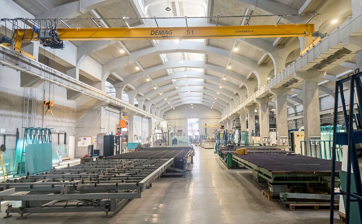 Prodej výrobní haly, prostoru 4800 m²