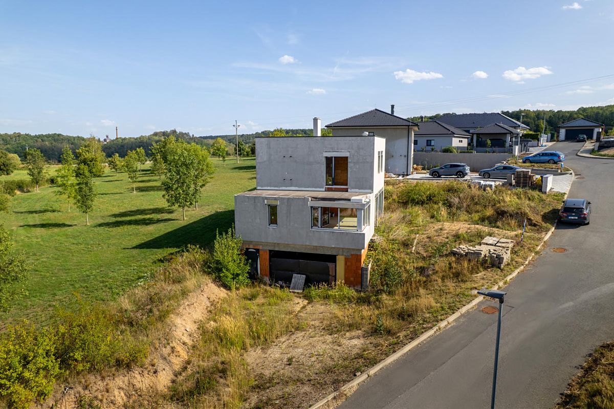 Prodej rodinného domu 257 m², pozemek 678 m² – fotografie 5