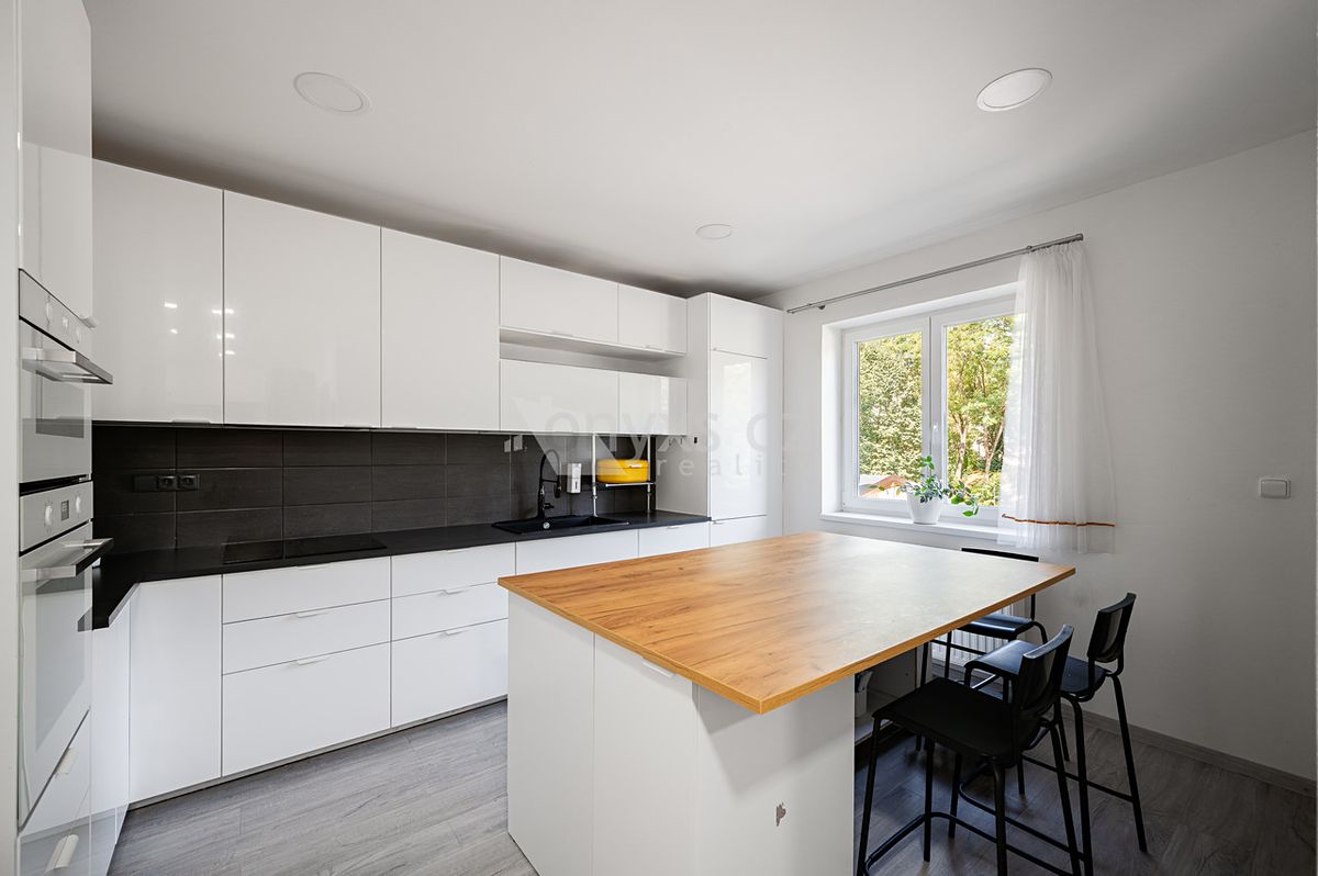 Prodej rodinného domu 440 m², pozemek 732 m² – fotografie 3