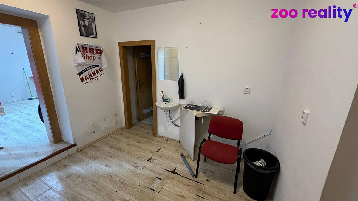 Pronájem obchodního prostoru 50 m² – fotografie 4