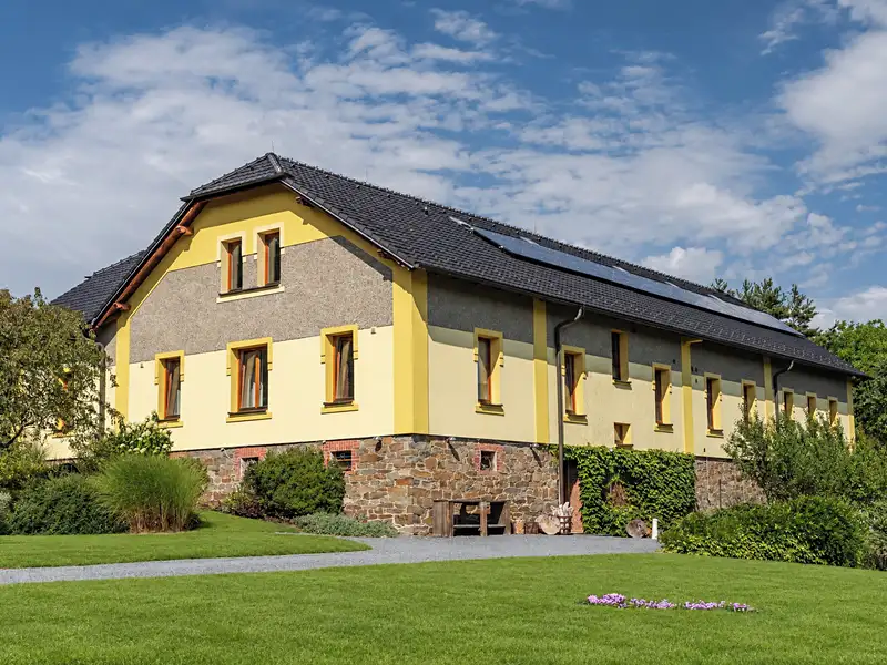 Prodej zemědělské usedlosti 385 m², pozemek 152285 m², Lichnov – náhled fotky 1