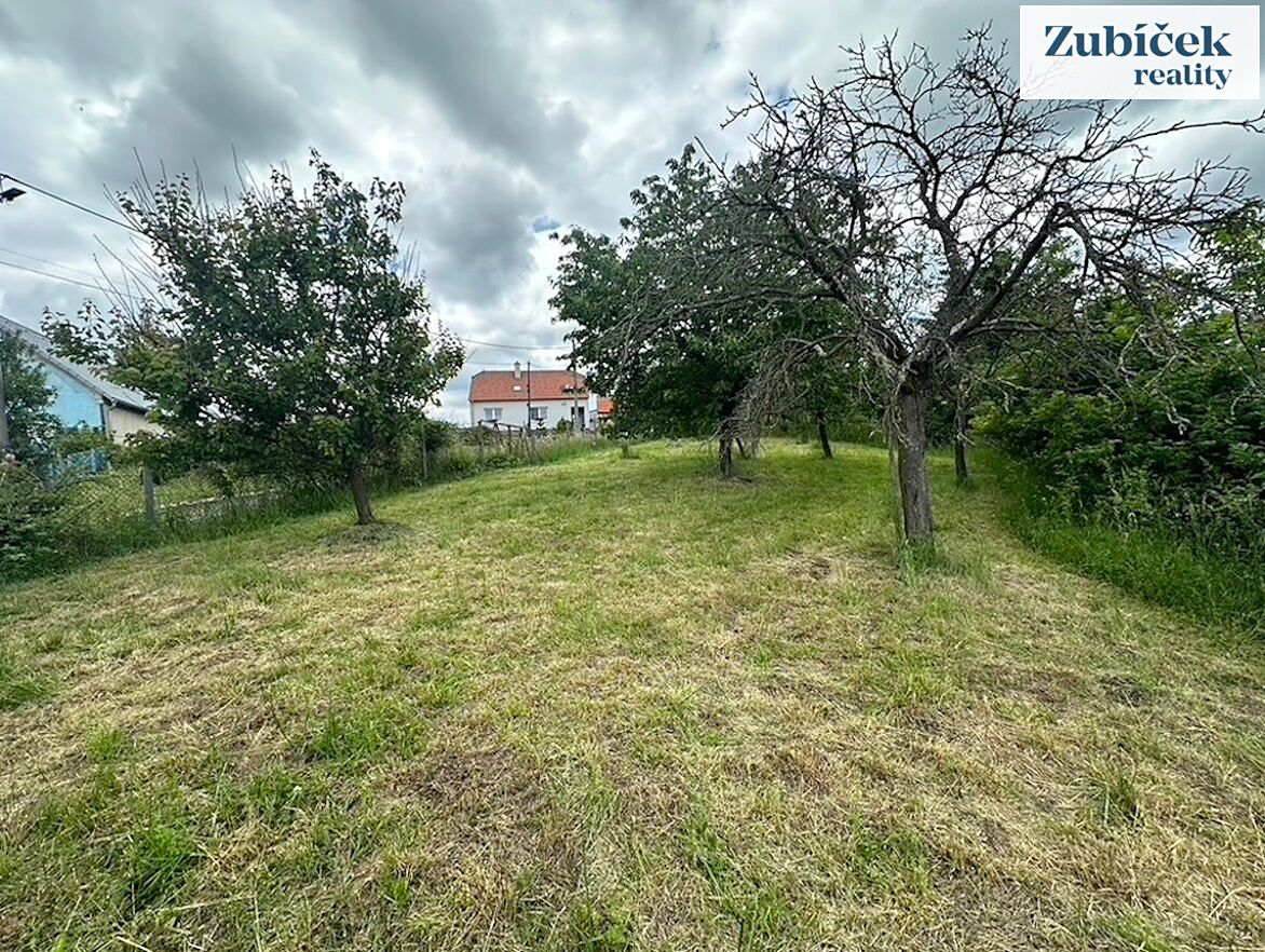 Prodej stavebního pozemku 1090 m² – fotografie 2