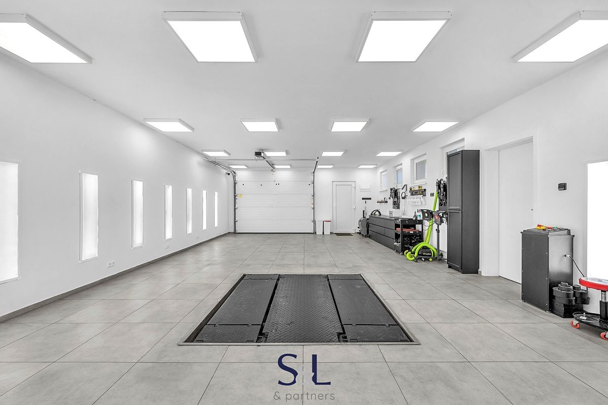 Prodej obchodního prostoru 325 m² – fotografie 2