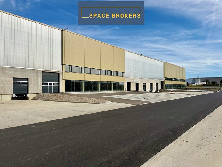 Pronájem komerčního prostoru, 5 000 m² (1 z 6)