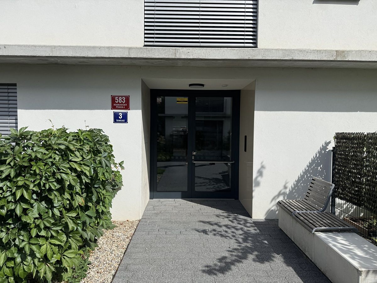 Pronájem bytu 2+kk 46 m² – fotografie 3