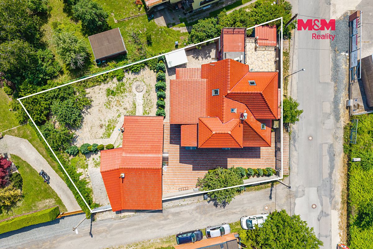 Prodej rodinného domu 325 m², pozemek 851 m² – fotografie 4