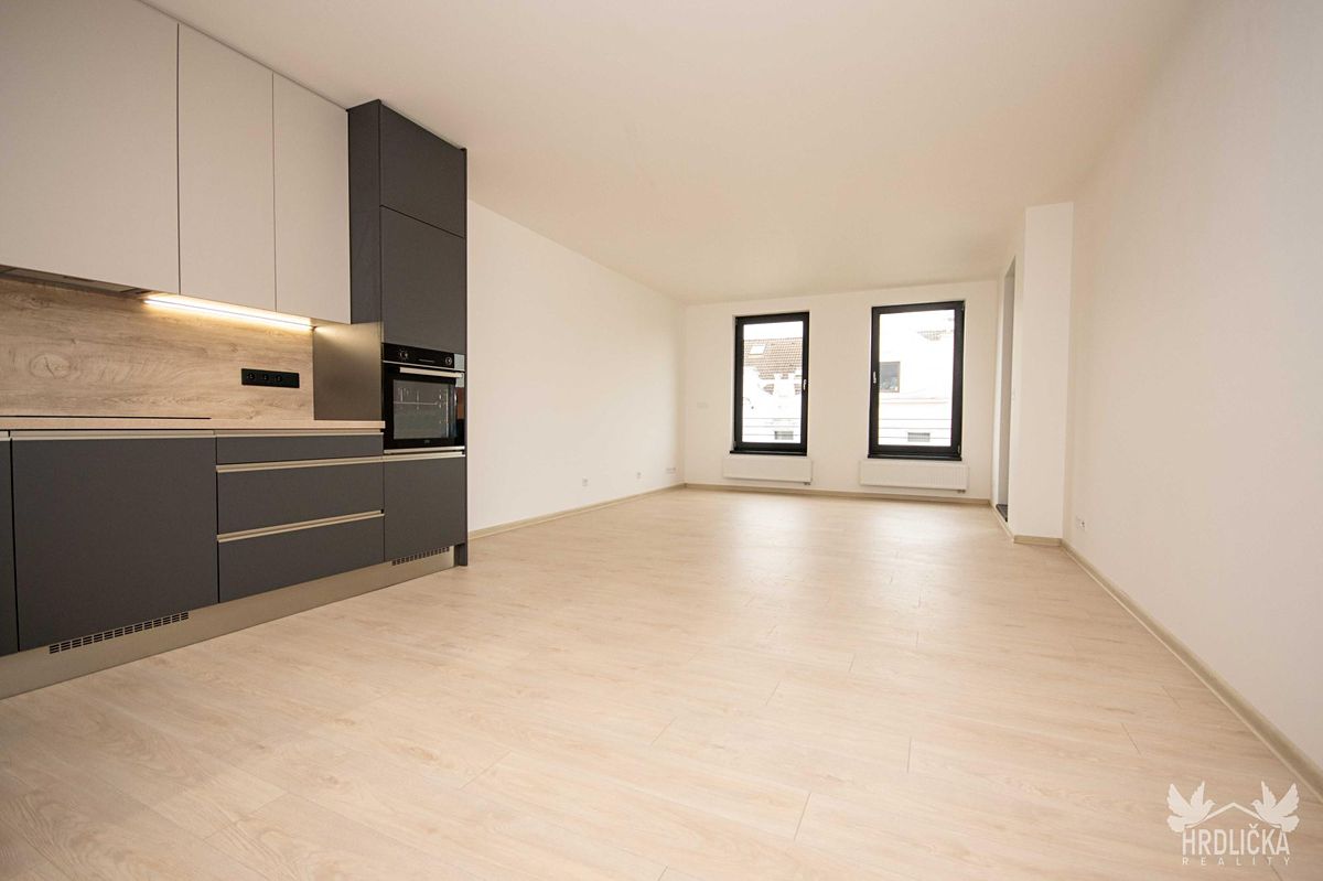 Pronájem bytu 2+kk 74 m² – fotografie 2
