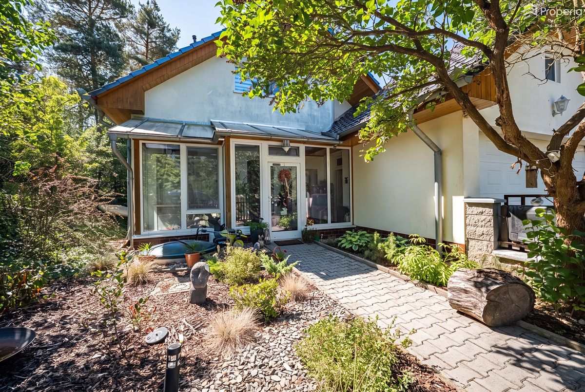 Prodej rodinného domu 215 m², pozemek 671 m², Střelice – fotka 1 z 3