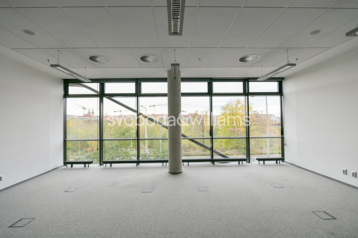 Pronájem kanceláře 1990 m² – fotografie 2