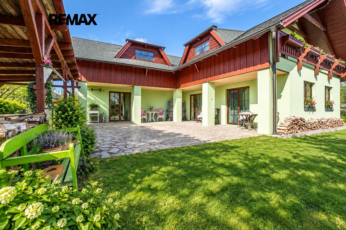 Prodej rodinného domu 286 m², pozemek 1078 m² – fotografie 3
