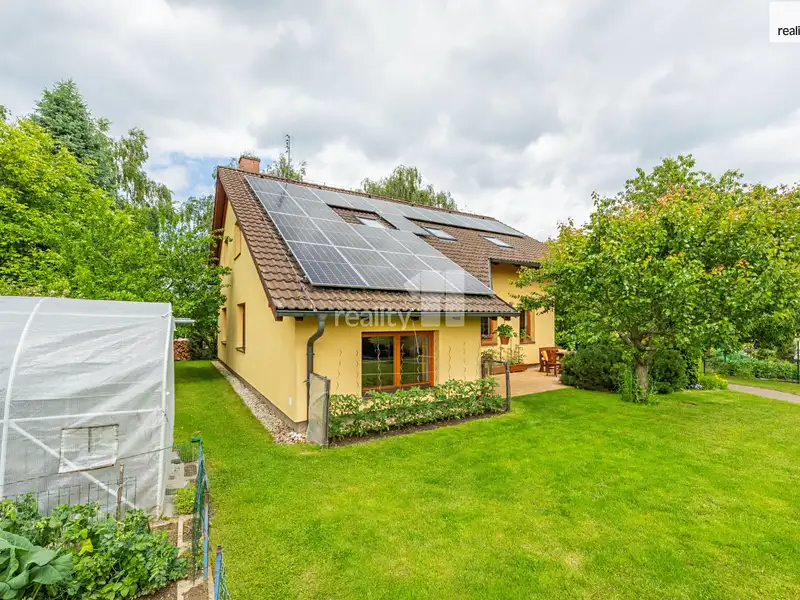 Prodej rodinného domu 200 m², pozemek 1008 m², Kamenice – náhled fotky 1