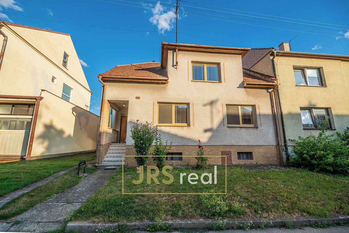 Prodej rodinného domu 250 m², pozemek 618 m²
