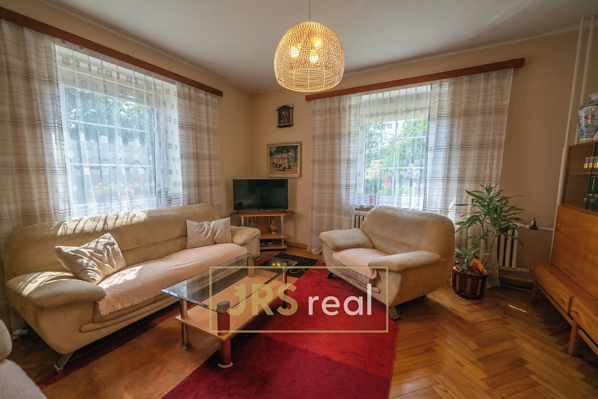 Prodej rodinného domu 185 m², pozemek 872 m² – fotografie 2