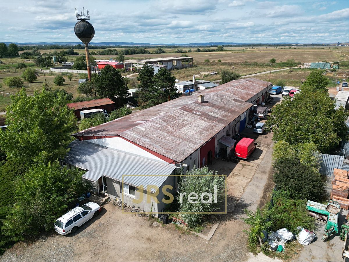 Prodej skladového prostoru 902 m²