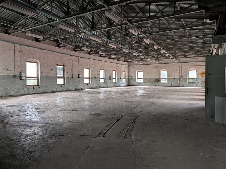 Комерційне приміщення в оренду, 770 м² (2 з 9)