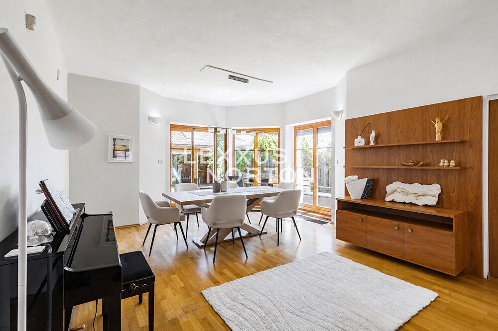 Prodej rodinného domu 252 m², pozemek 1774 m² – fotografie 3