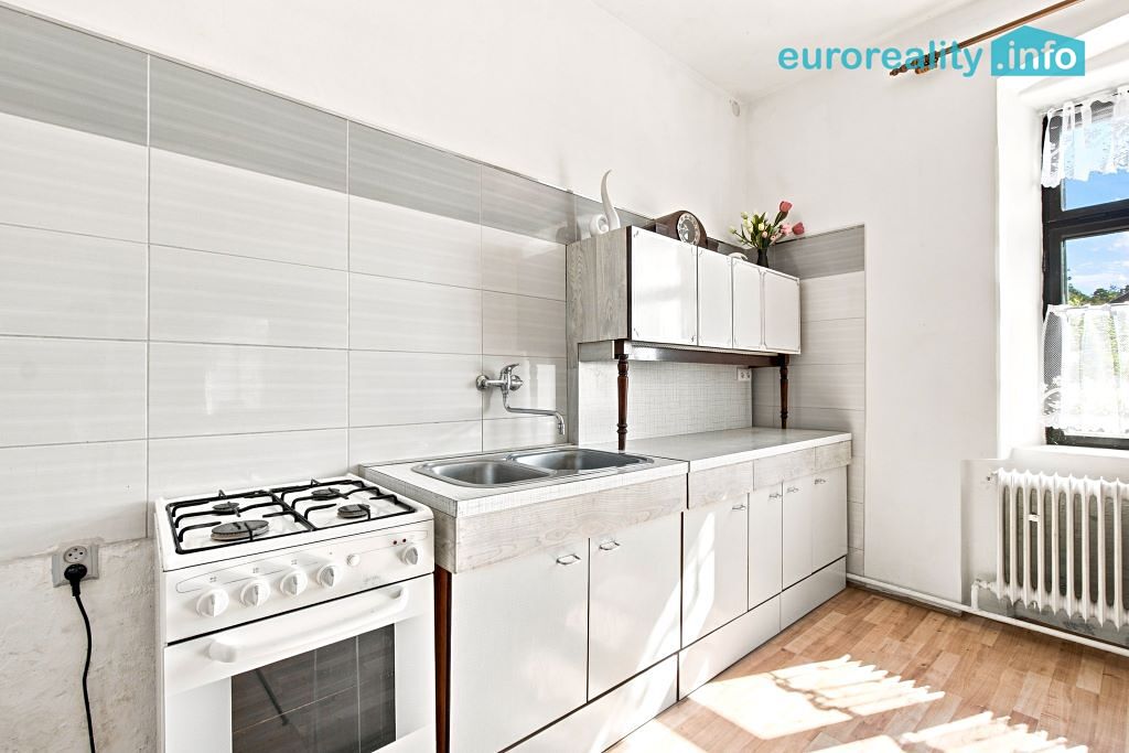 Prodej rodinného domu 213 m², pozemek 1424 m² – fotografie 4