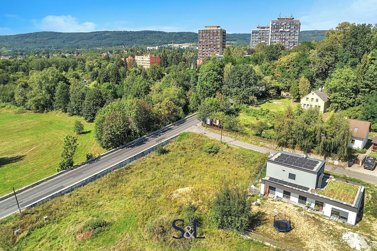 Prodej stavebního pozemku 989 m² – fotografie 2