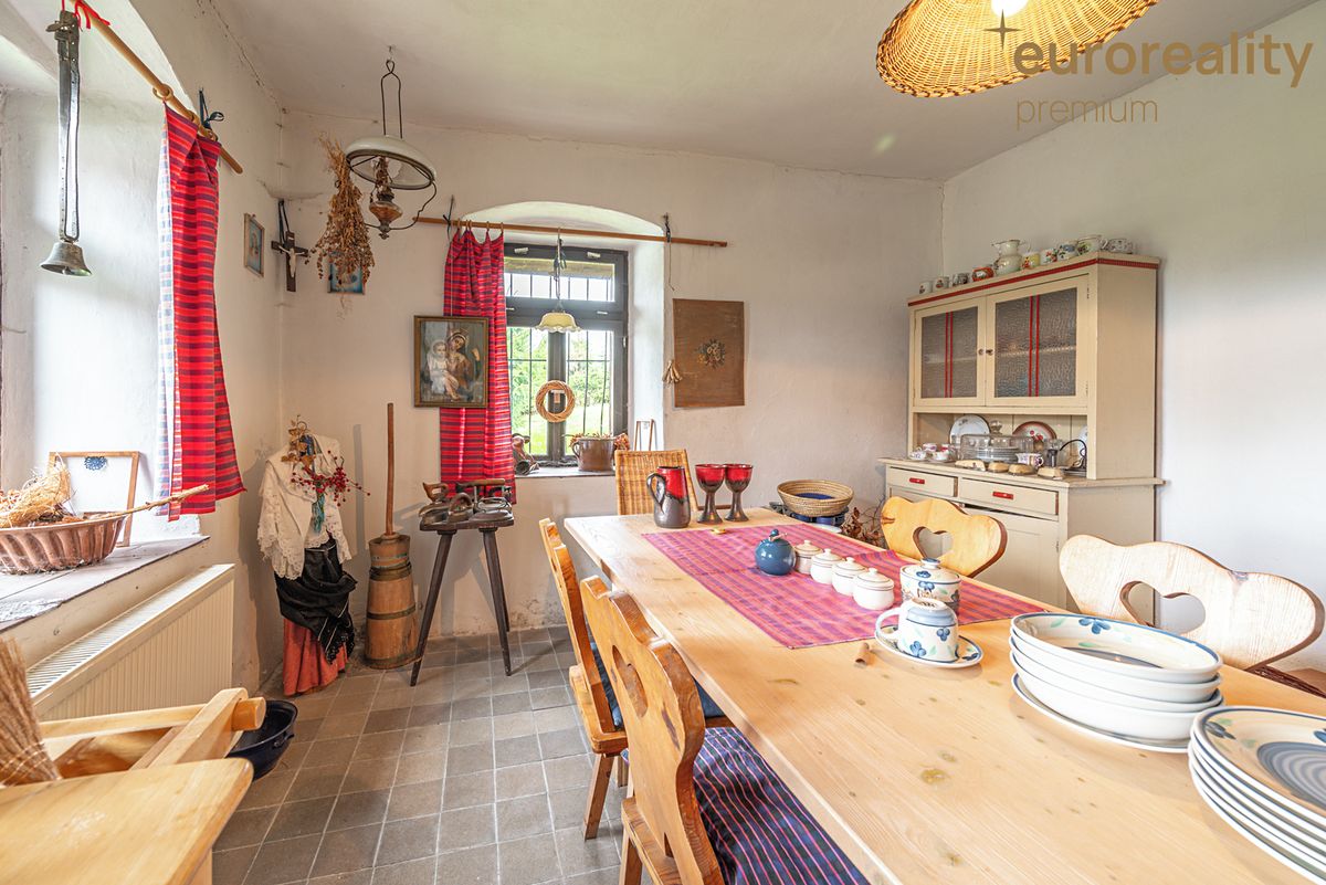 Prodej rodinného domu 200 m², pozemek 926 m² – fotografie 3