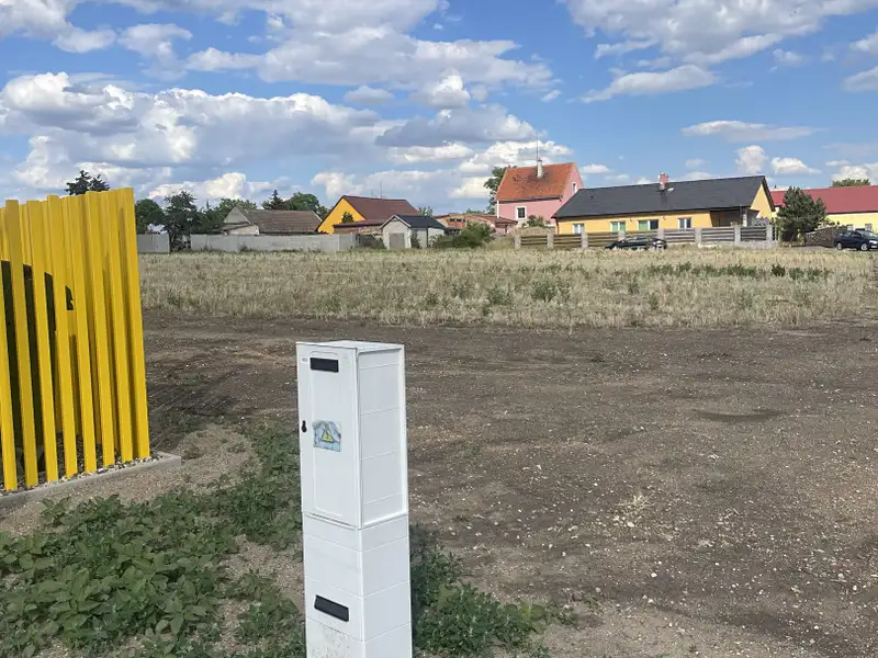 Prodej stavebního pozemku 1100 m², Hrušovany – náhled fotky 2