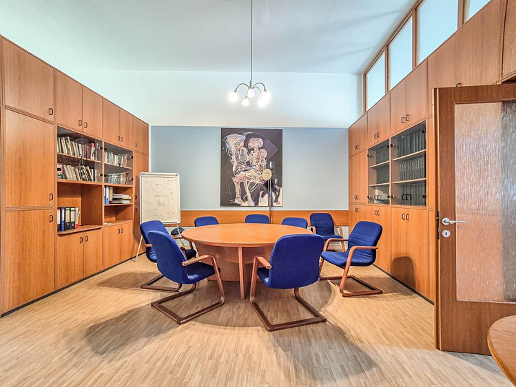 Pronájem komerčního prostoru, 175 m² (1 z 16)