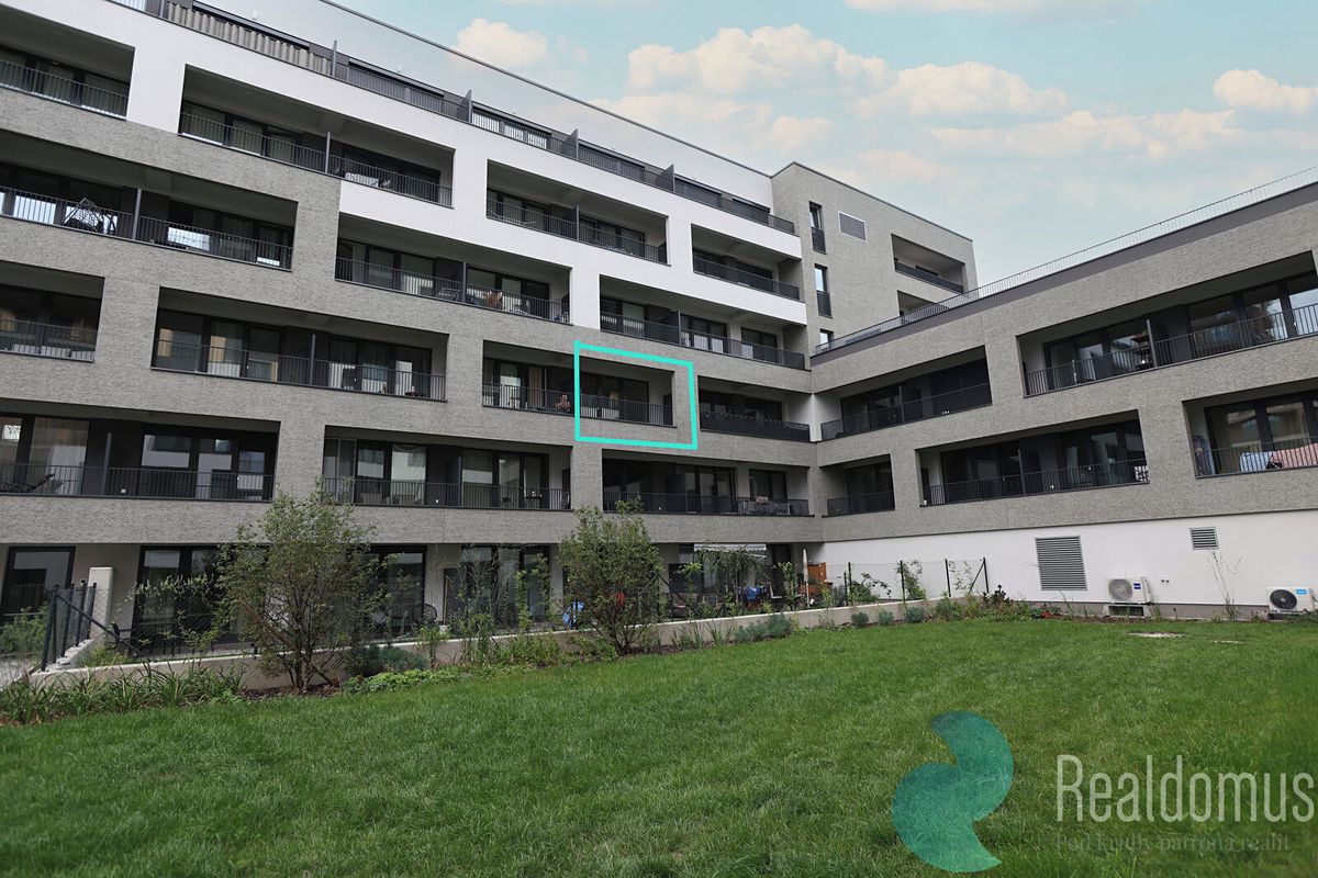 Pronájem bytu 1+kk 32 m² – fotografie 2