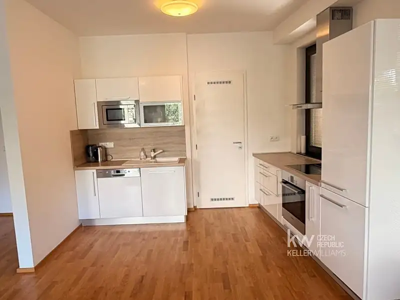 Pronájem bytu 2+kk 82 m², Praha – náhled fotky 2