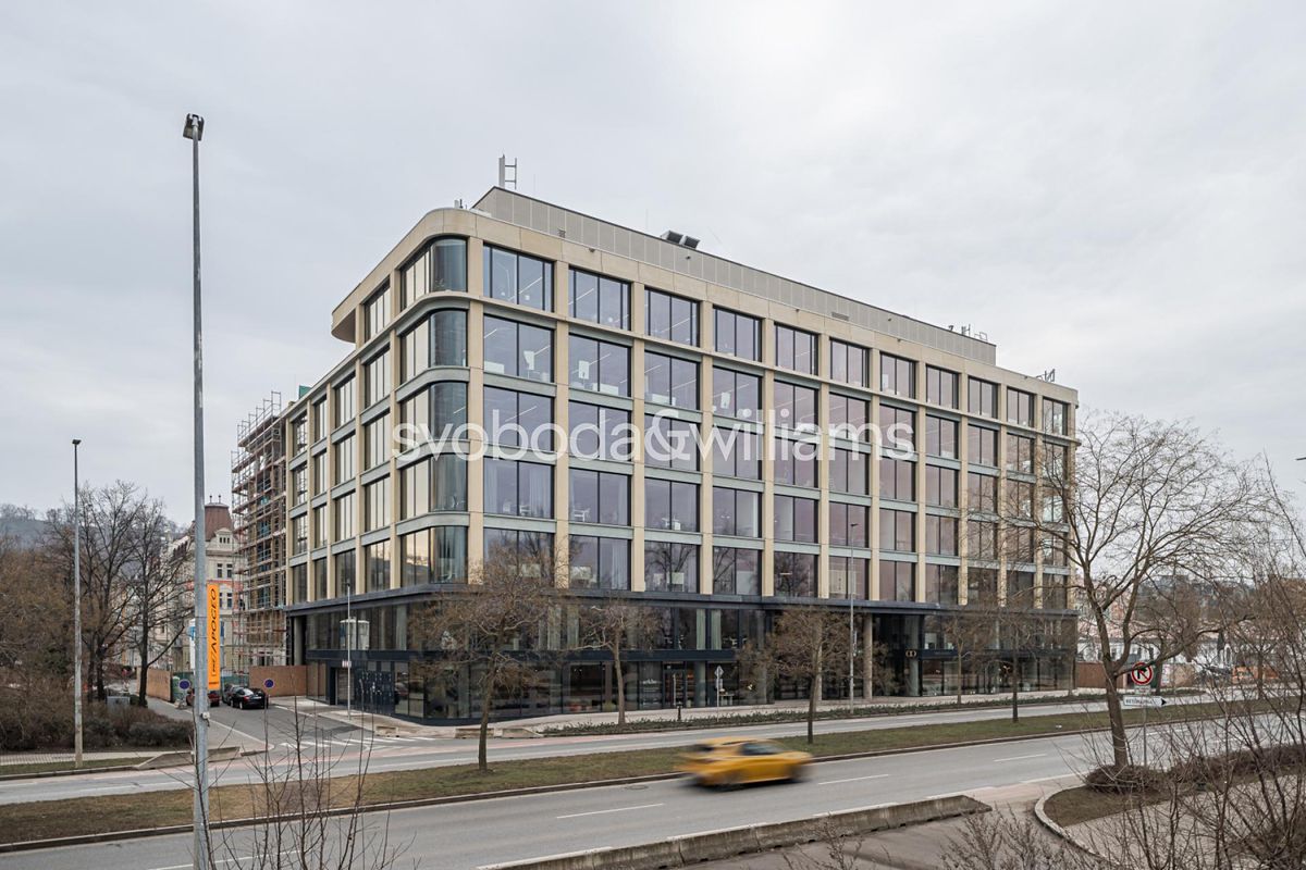 Pronájem kanceláře 1543 m² – fotografie 3