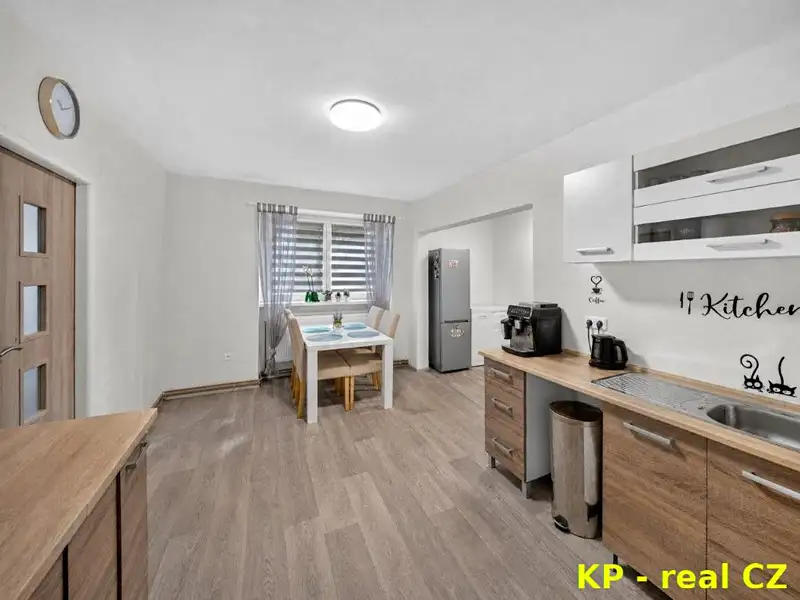 Prodej rodinného domu 247 m², pozemek 976 m², Bříza – náhled fotky 2