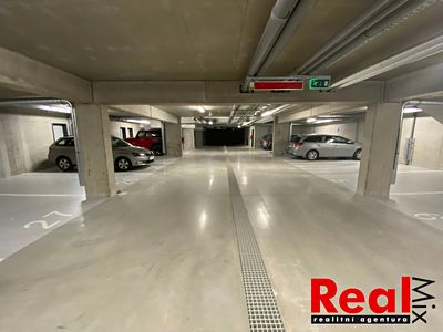 Pronájem garážového stání 13 m²