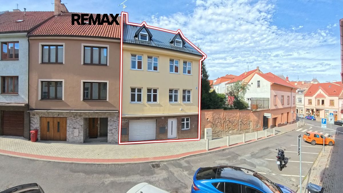 Pronájem rodinného domu 220 m², pozemek 225 m²