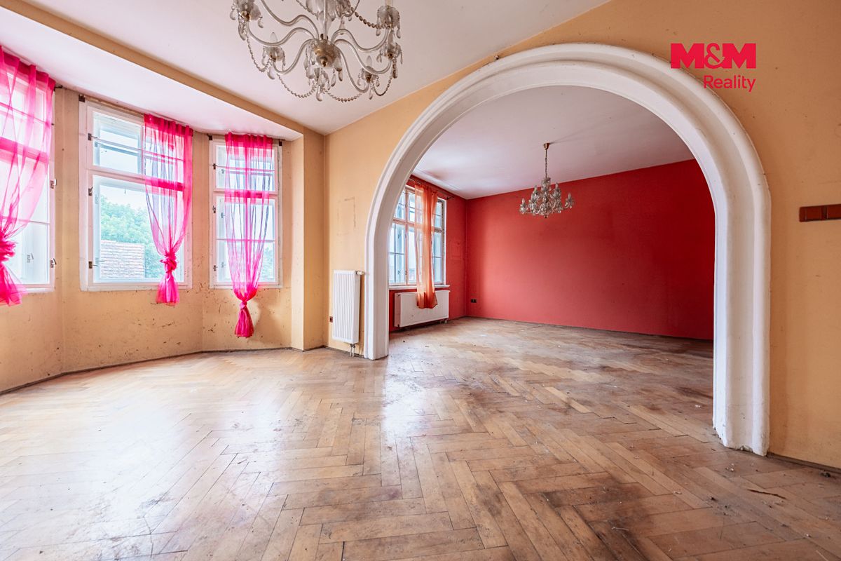 Prodej rodinného domu 287 m², pozemek 797 m² – fotografie 3