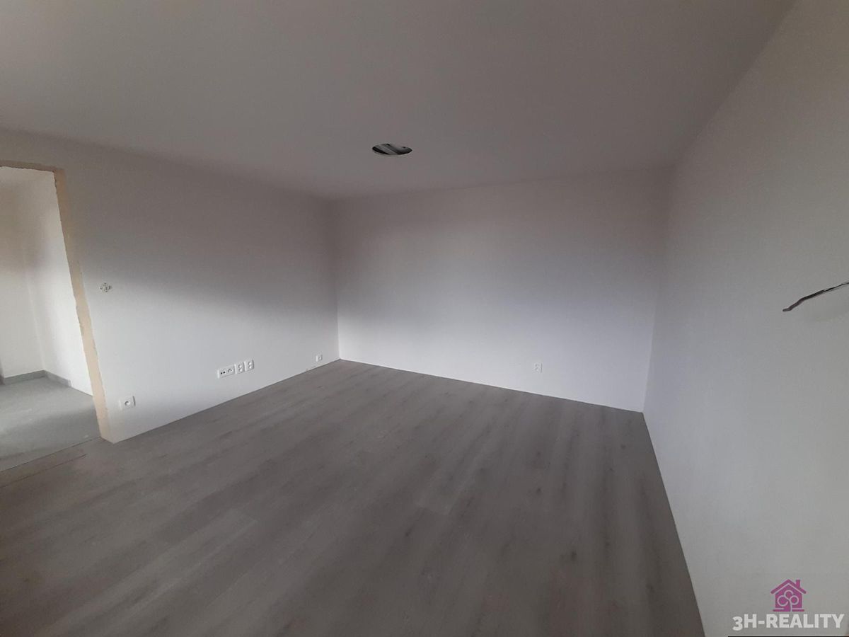 Prodej rodinného domu 188 m², pozemek 194 m² – fotografie 4