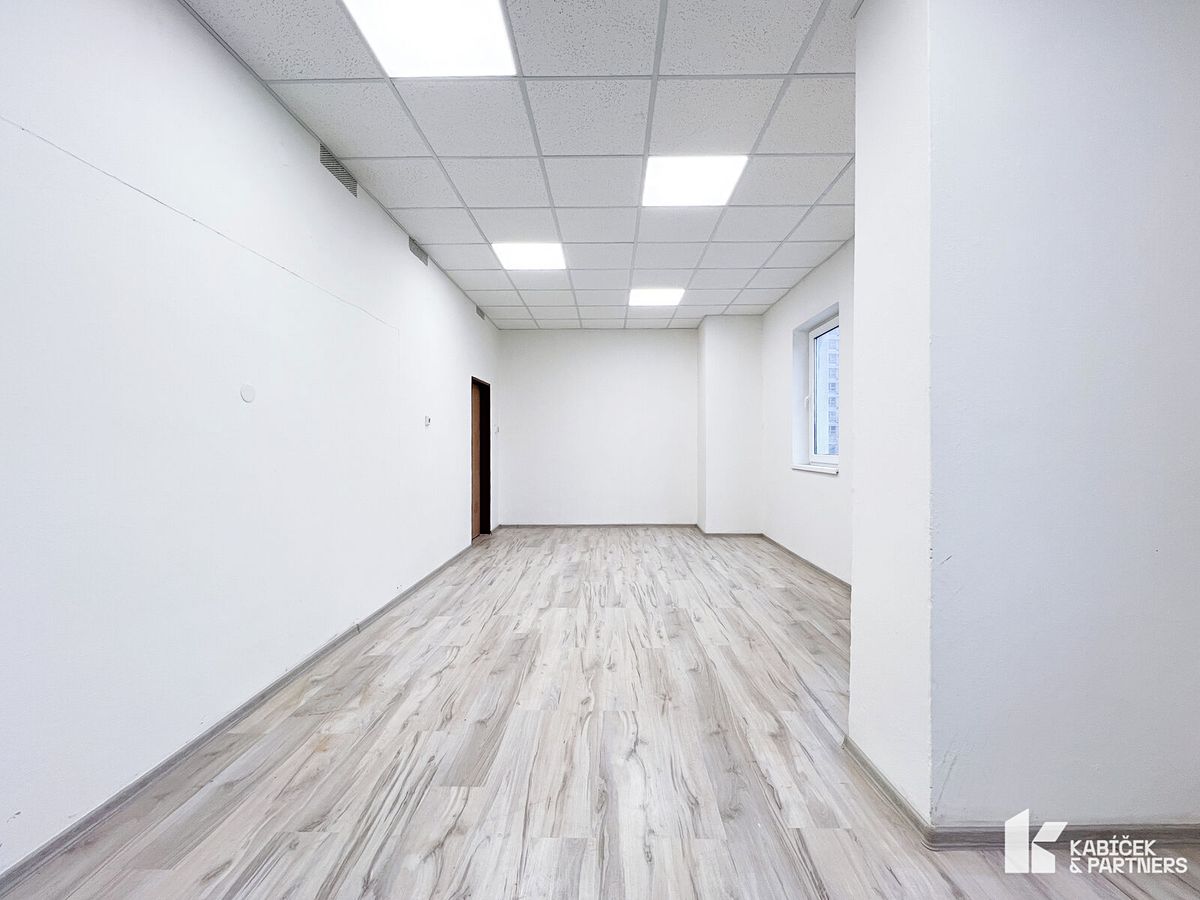 Pronájem obchodního prostoru 60 m² – fotografie 2