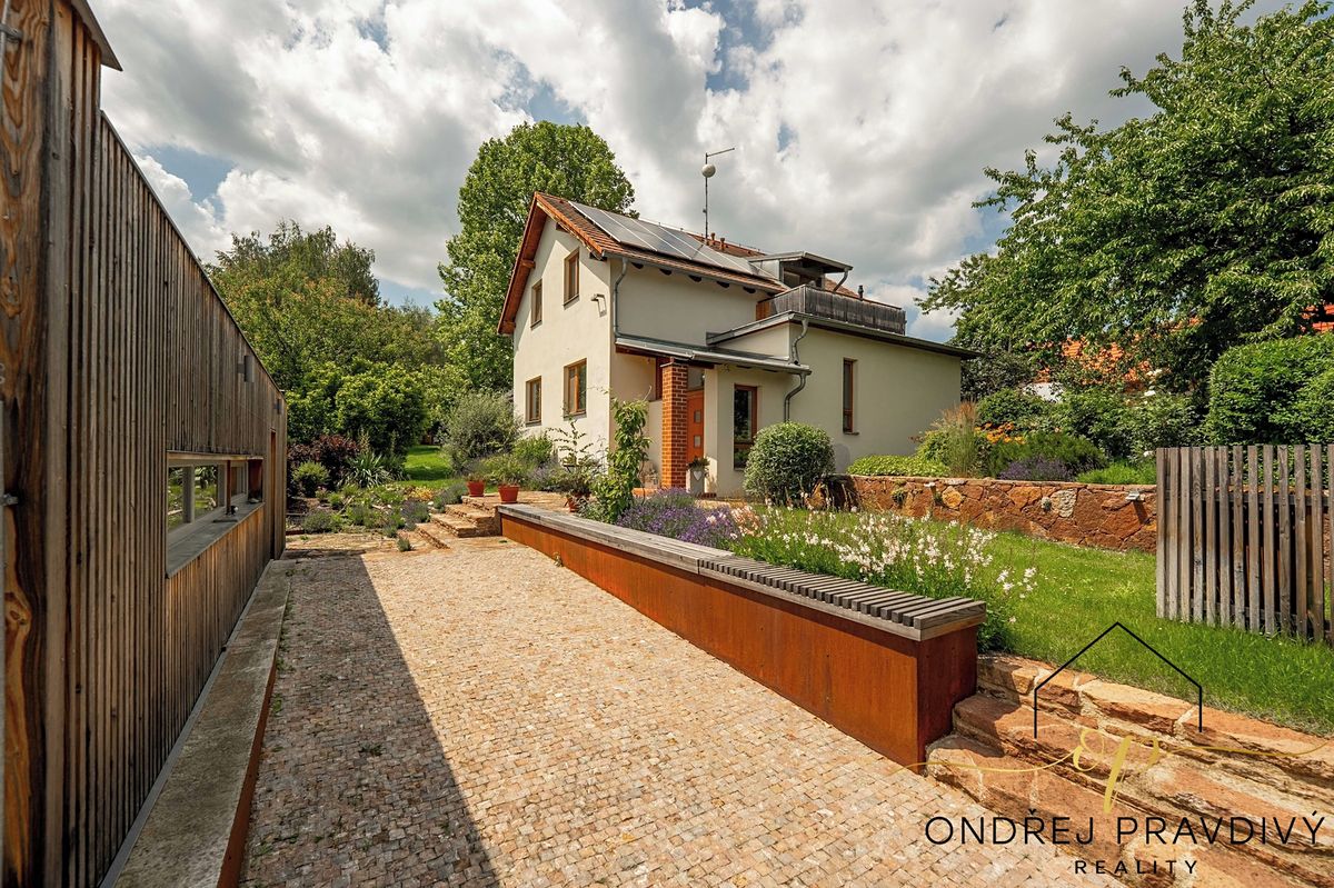 Prodej rodinného domu 237 m², pozemek 1360 m² – fotografie 4