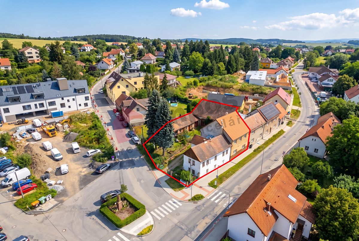 Prodej rodinného domu 273 m², pozemek 961 m²