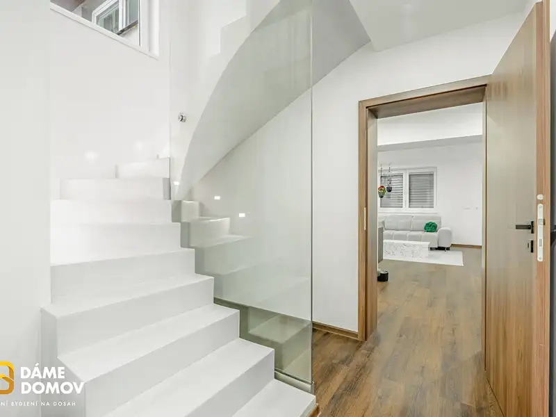 Prodej rodinného domu 308 m², pozemek 3861 m², Suchov – náhled fotky 3