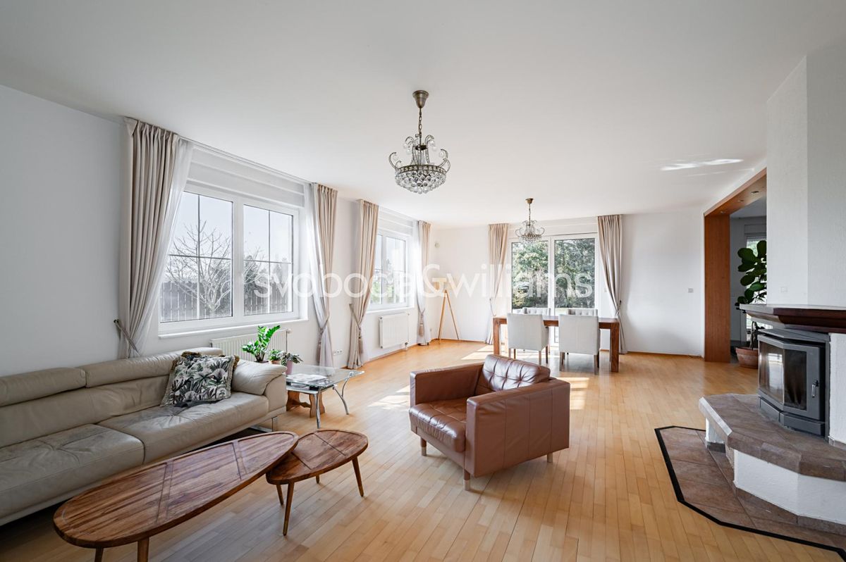 Prodej rodinného domu 270 m², pozemek 2086 m² – fotografie 2