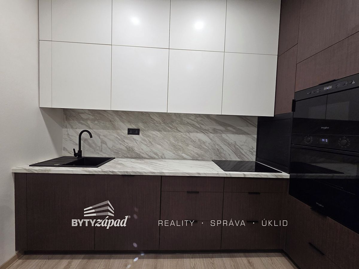 Pronájem bytu 2+kk 38 m² – fotografie 3