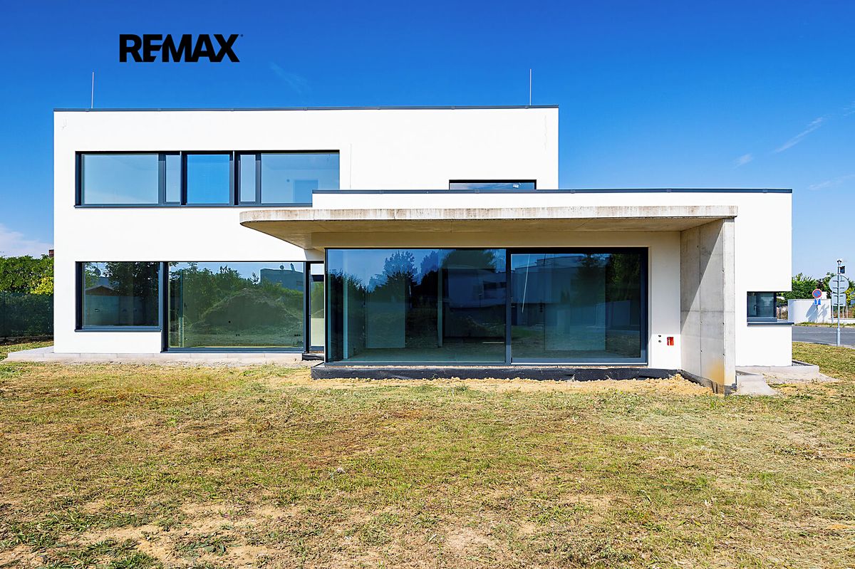 Prodej rodinného domu 206 m², pozemek 1232 m² – fotografie 3