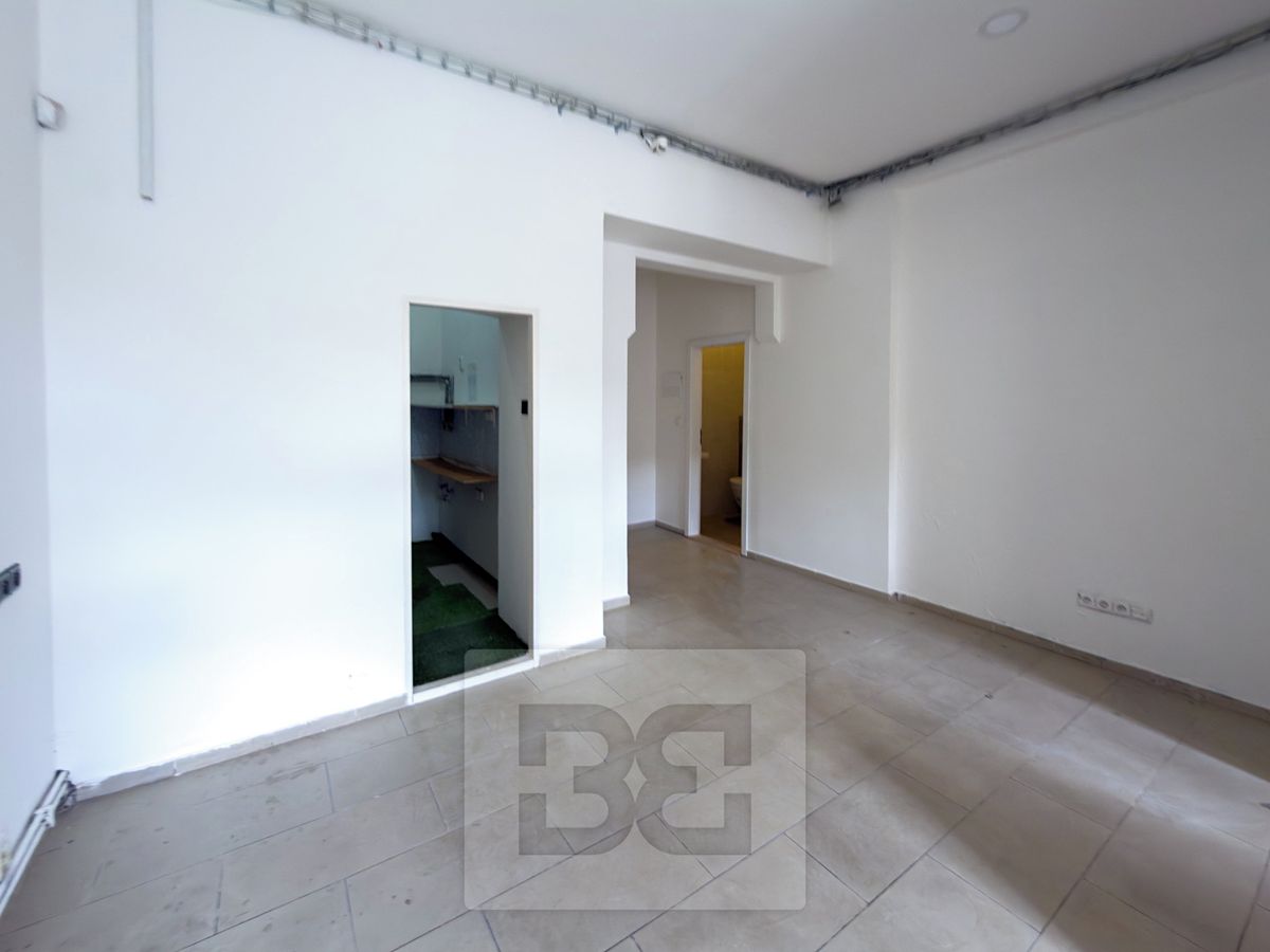 Pronájem kanceláře 37 m² – fotografie 3
