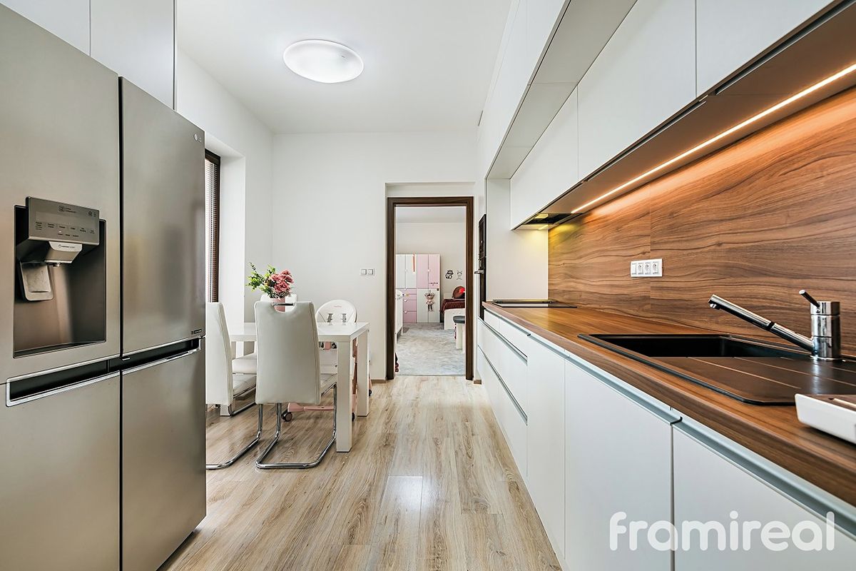 Pronájem bytu 3+kk 80 m²