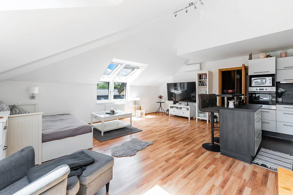 Pronájem bytu 2+kk 72 m² – fotografie 3