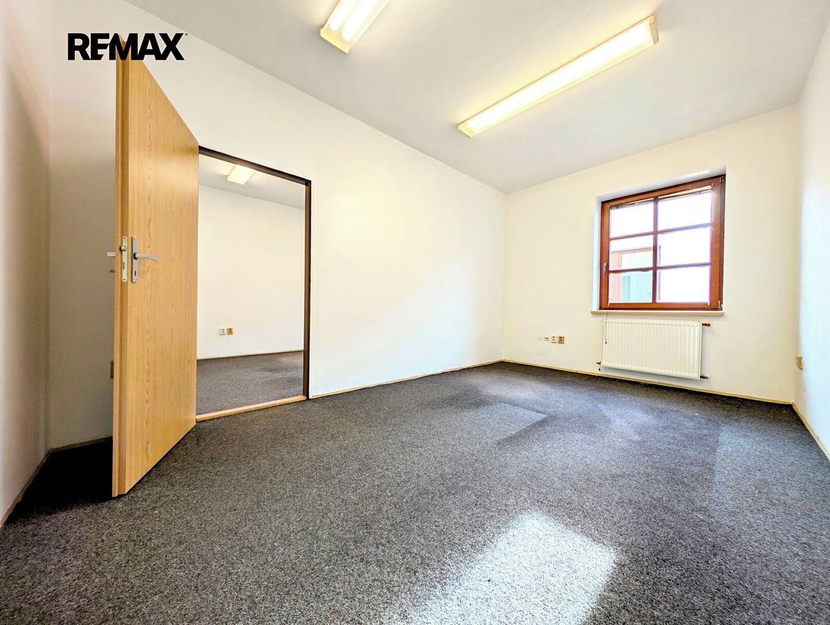 Pronájem kanceláře 20 m² – fotografie 3