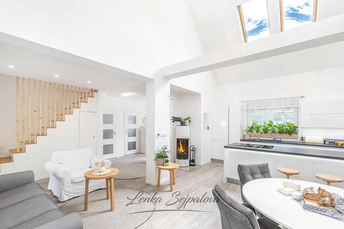 Prodej rodinného domu 160 m², pozemek 1179 m² – fotografie 4