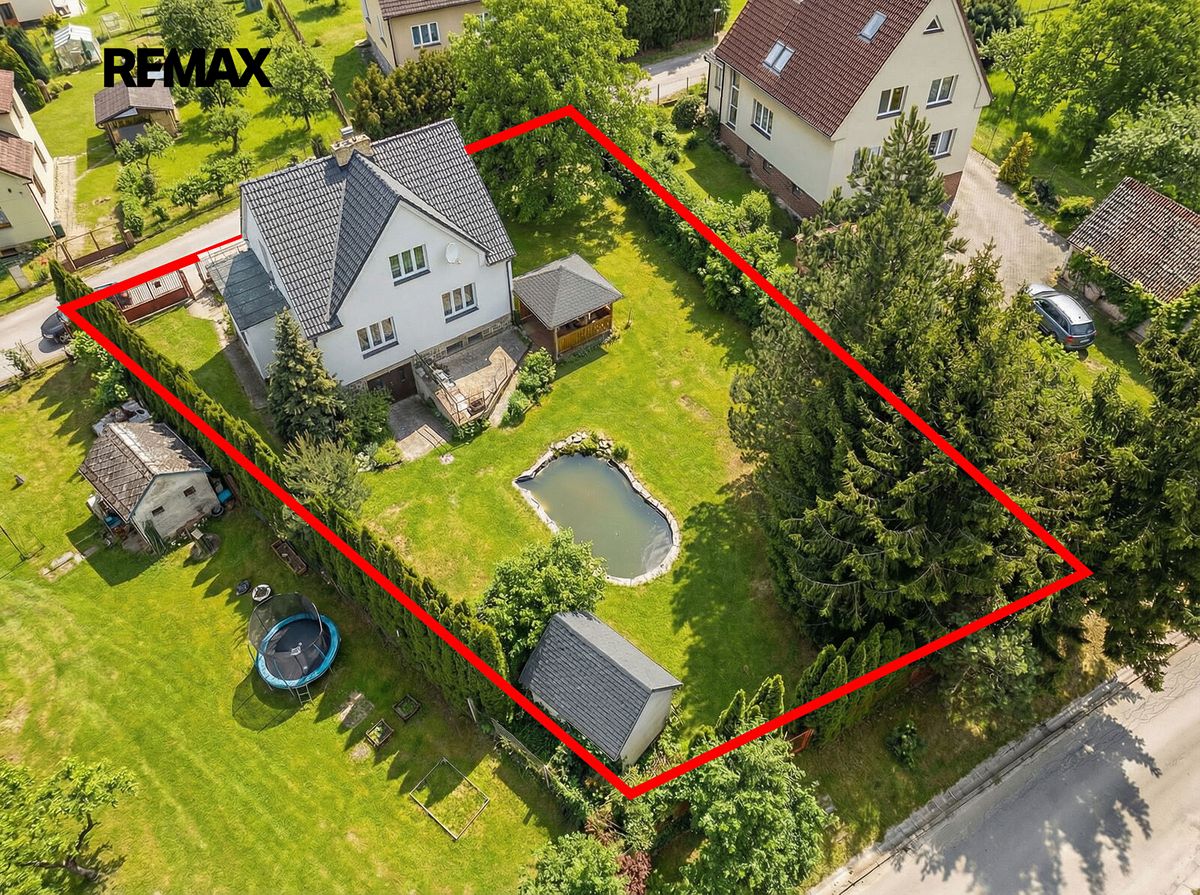 Prodej rodinného domu 292 m², pozemek 990 m²