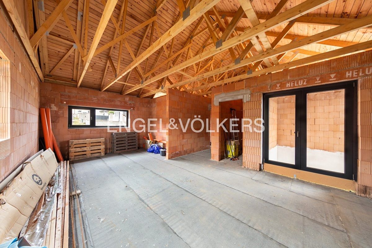 Prodej rodinného domu 240 m², pozemek 913 m² – fotografie 3