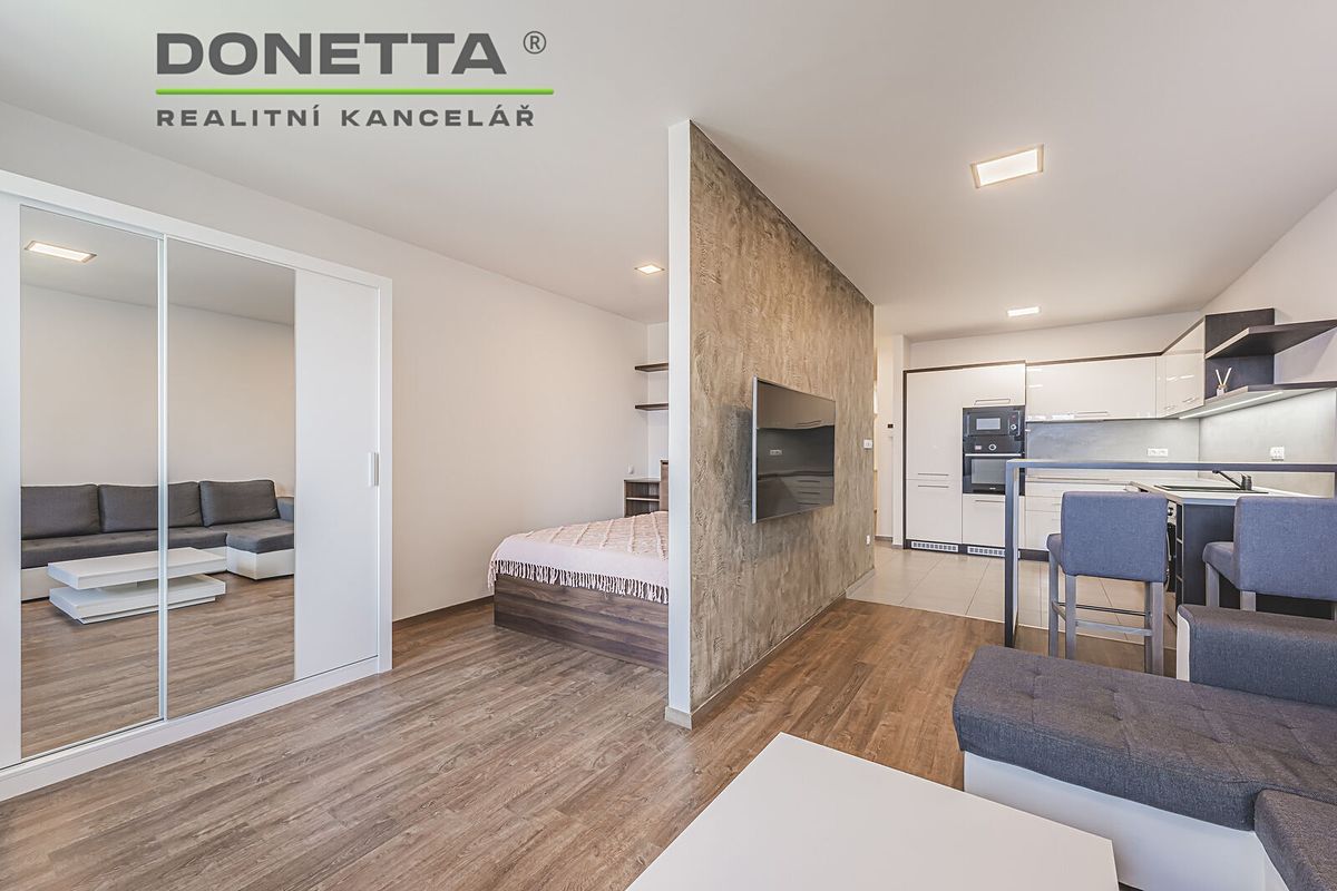 Pronájem bytu 2+kk 52 m² – fotografie 3