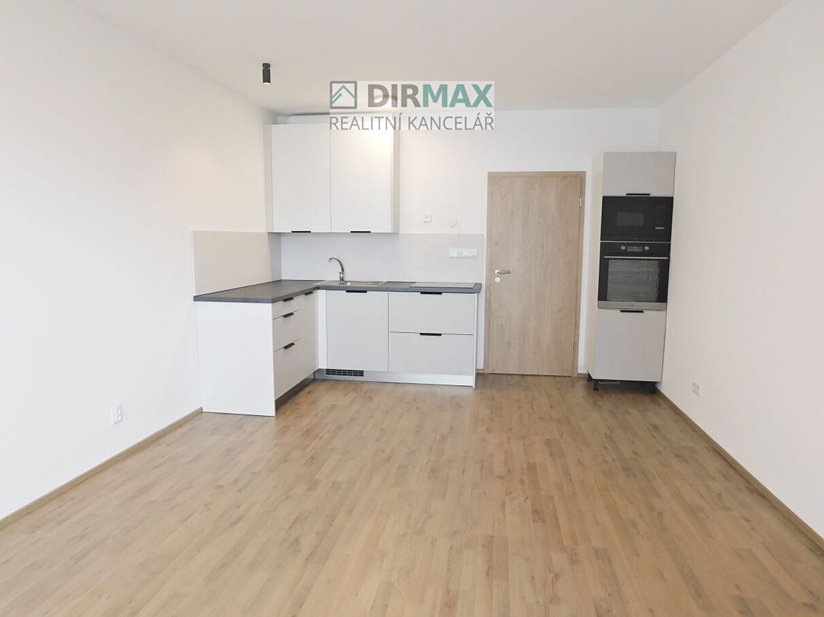 Pronájem bytu 1+kk 38 m² – fotografie 4