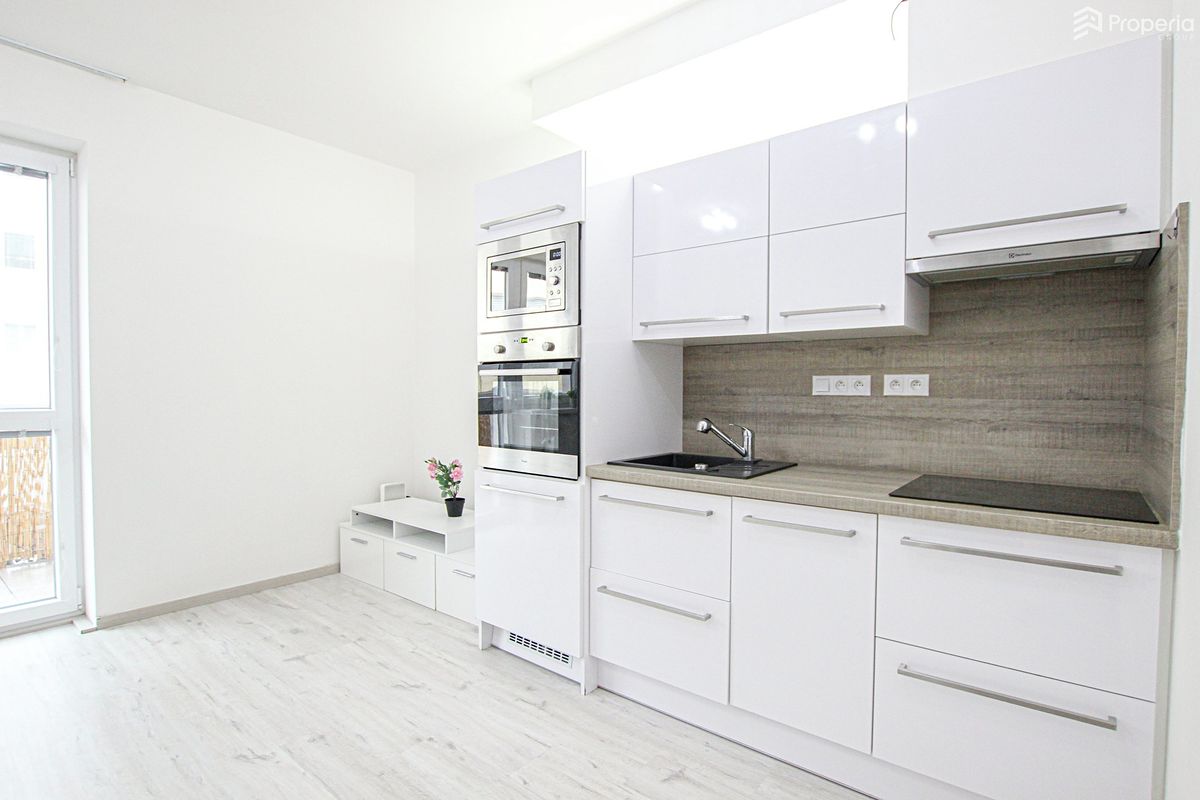 Pronájem bytu 1+kk 35 m²